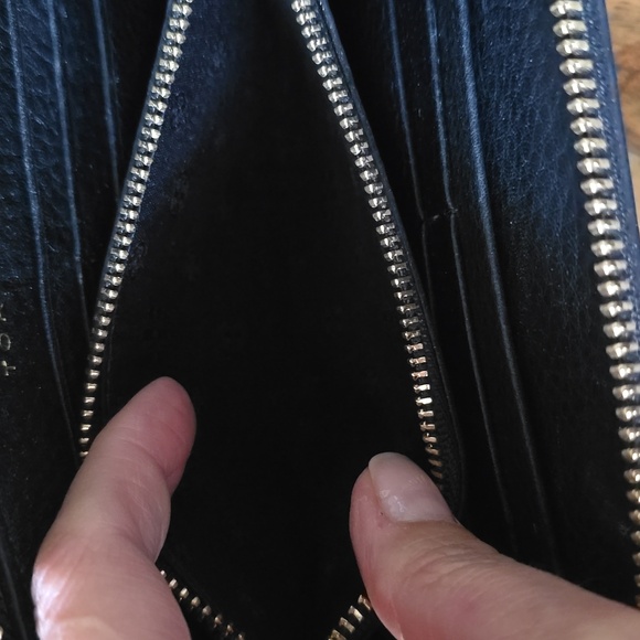 Tory Burch Women's 141004 Pebbled Leather Britten Zip Continental Wallet (Black) - Picture 6 of 11